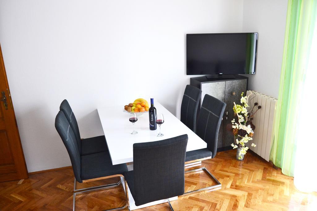 Apartments Mikulic Биоград-на-Мору Экстерьер фото